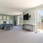 3 Bedroom Family Apartment Beach Club, Houtbay, Cape Town, South Africa