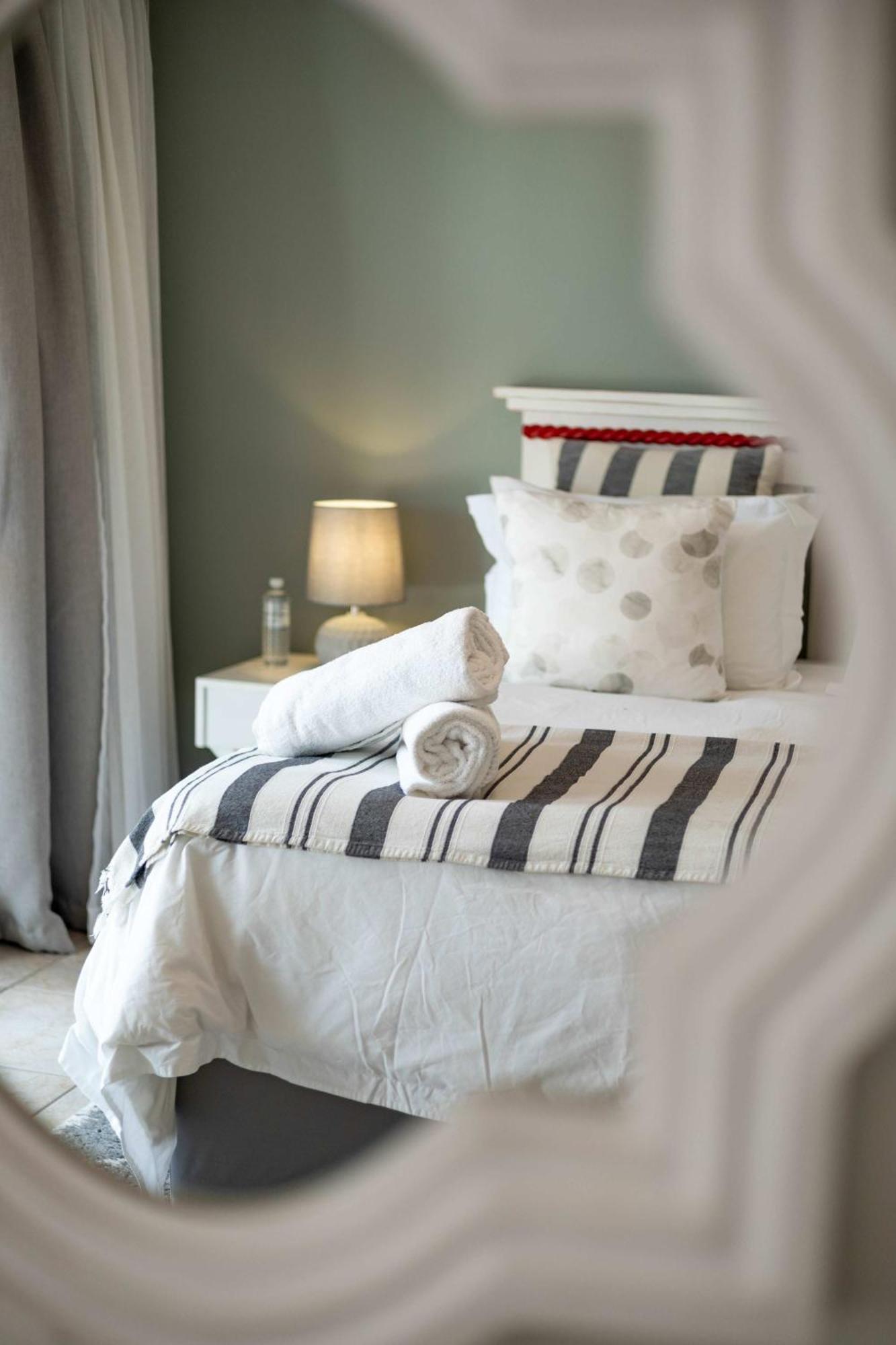 3 Bedroom Family Beach Club, Houtbay, Cape Town, South Africa Apartment *