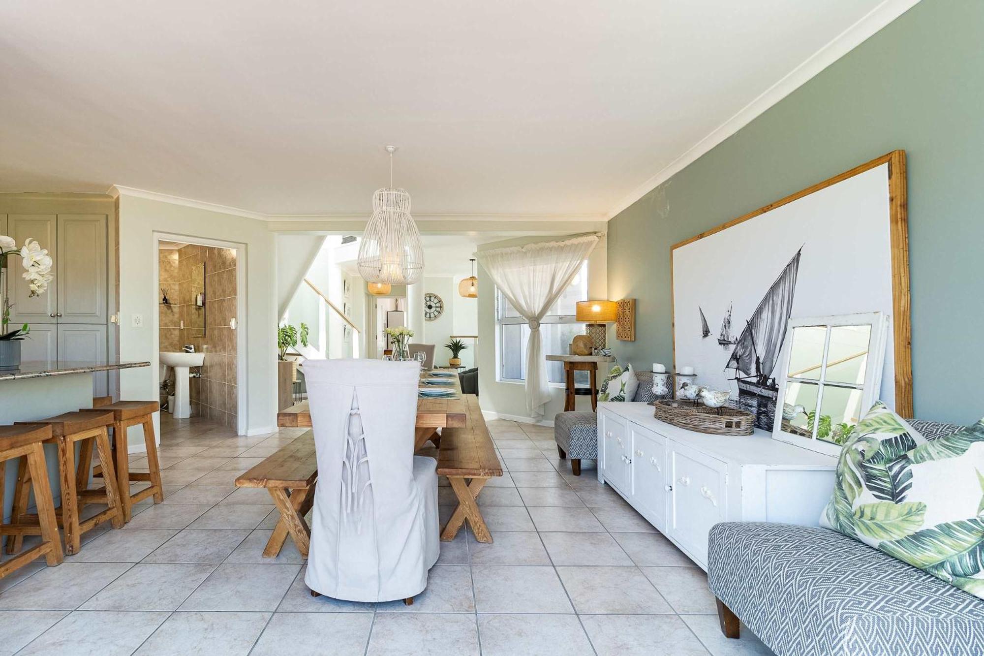 3 Bedroom Family Beach Club, Houtbay, Cape Town, South Africa *